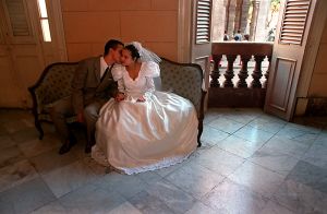 Wedding-couple-cheek-kiss_Web_800px.jpg